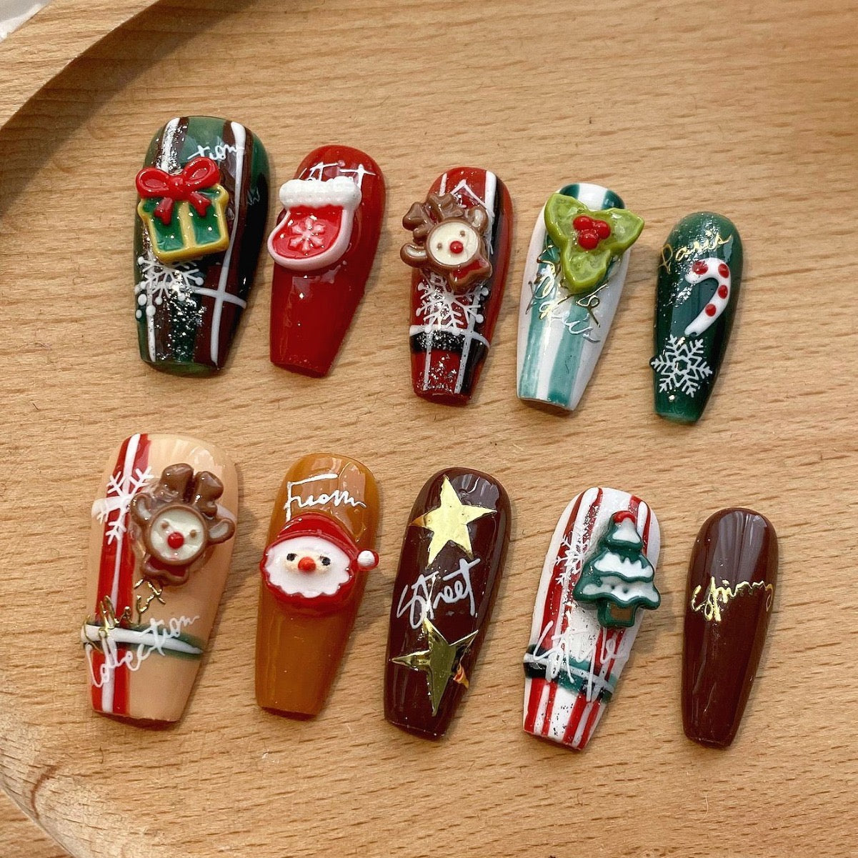 Reusable Christmas-Themed Press-On Nails - Handmade Holiday Nail Art for Festive Style, Eco-Friendly and Durable Design, Perfect for Celebrations and Parties