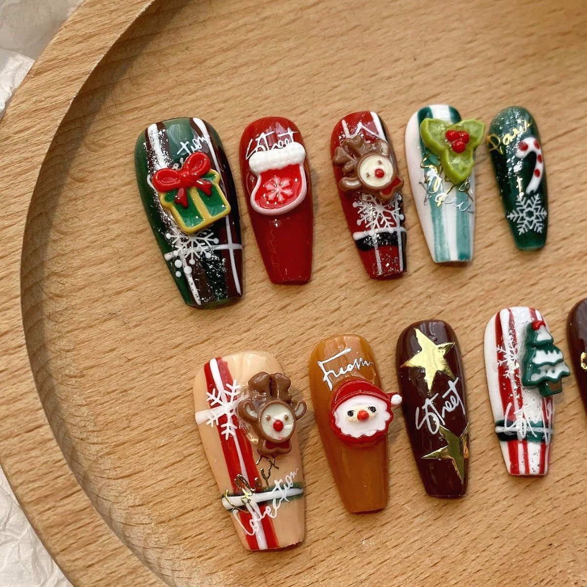 Reusable Christmas-Themed Press-On Nails - Handmade Holiday Nail Art for Festive Style, Eco-Friendly and Durable Design, Perfect for Celebrations and Parties