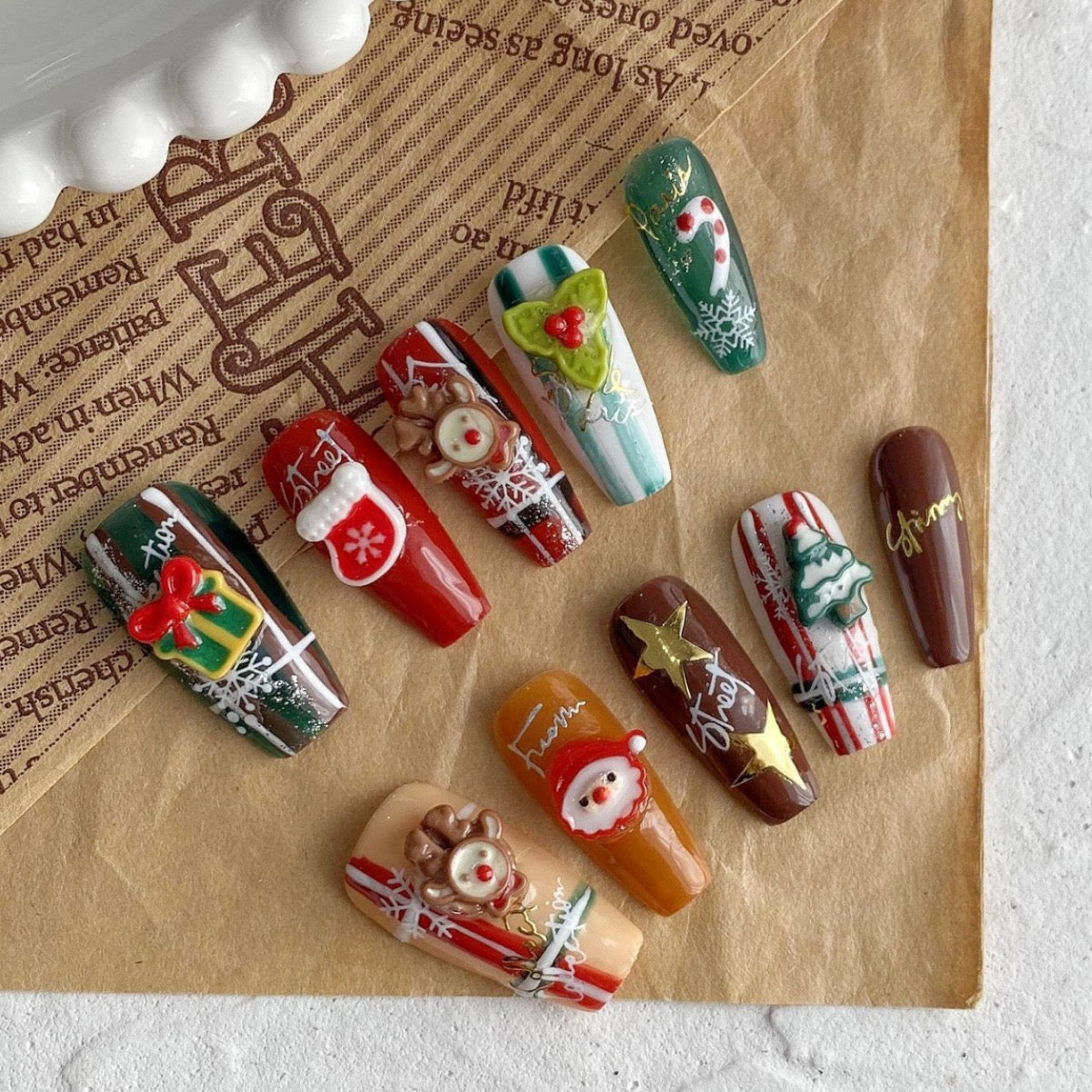 Reusable Christmas-Themed Press-On Nails - Handmade Holiday Nail Art for Festive Style, Eco-Friendly and Durable Design, Perfect for Celebrations and Parties